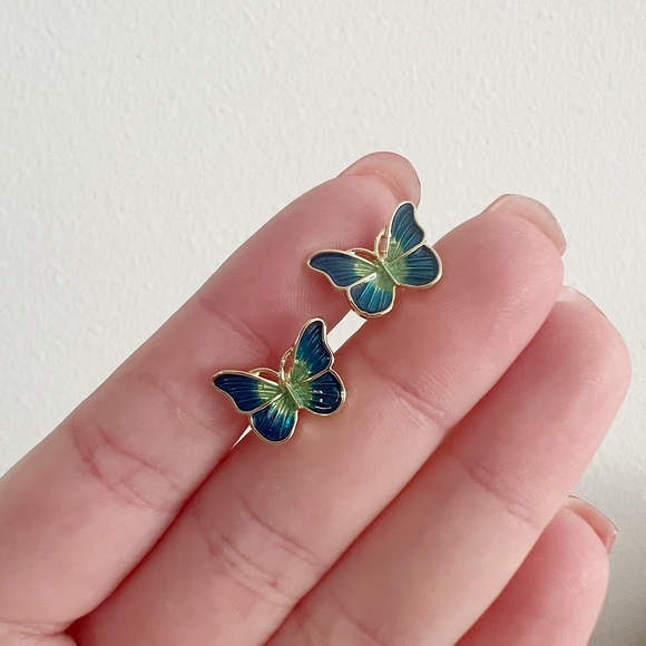 ✨Butterfly Studs (Boutique) - Picture 2 of 6